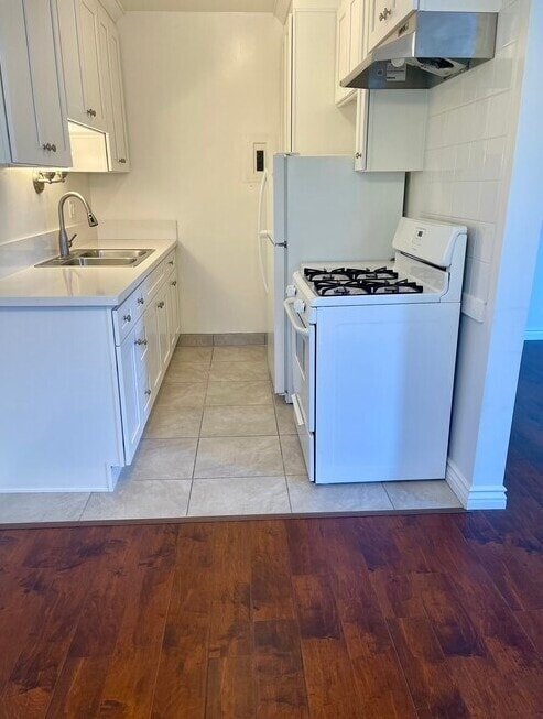 777 E Villa St