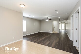 1032 Mayfair Creek Ct in Jacksonville, FL - Foto de edificio - Building Photo