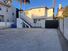 712 N Guadalupe Ave, Unit 8 in Redondo Beach, CA - Building Photo