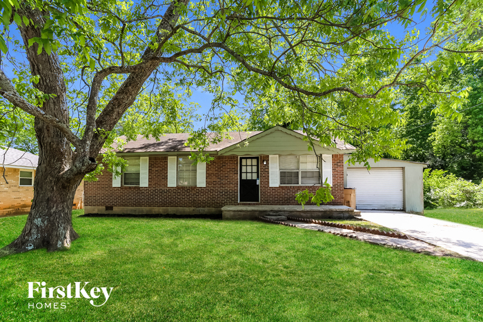 8263 Kendrick Rd in Jonesboro, GA - Building Photo