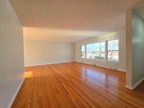 29 E Lake Shore Dr in Round Lake Park, IL - Building Photo - Building Photo