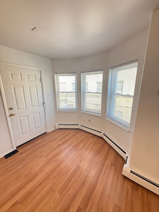 916 S 11th St, Unit 2F in Philadelphia, PA - Building Photo