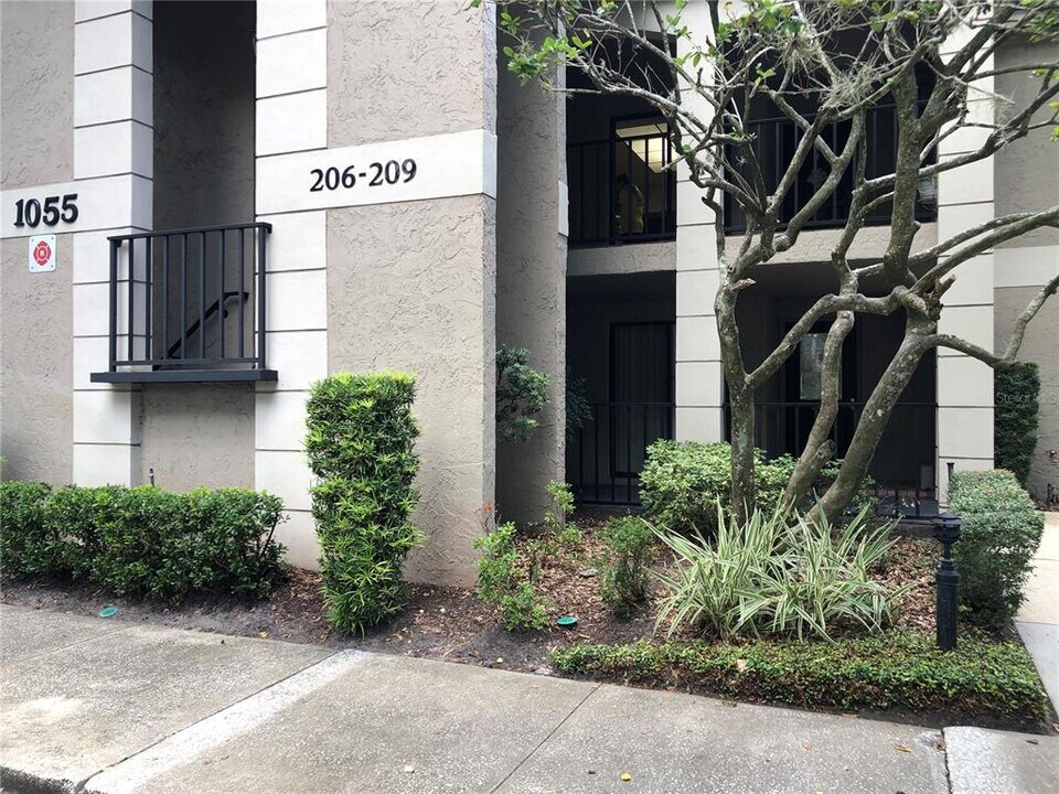 1055 Kensington Park Dr in Altamonte Springs, FL - Building Photo