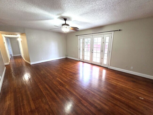 126 Bryant Ct in Exeter, CA - Building Photo - Building Photo