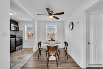 Maple Court Apartments in Wrightstown, NJ - Foto de edificio - Building Photo