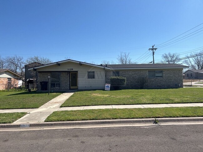 property at 1128 Chippendale Dr