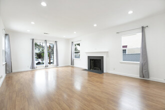 543 Glenwood Rd in Glendale, CA - Building Photo - Building Photo