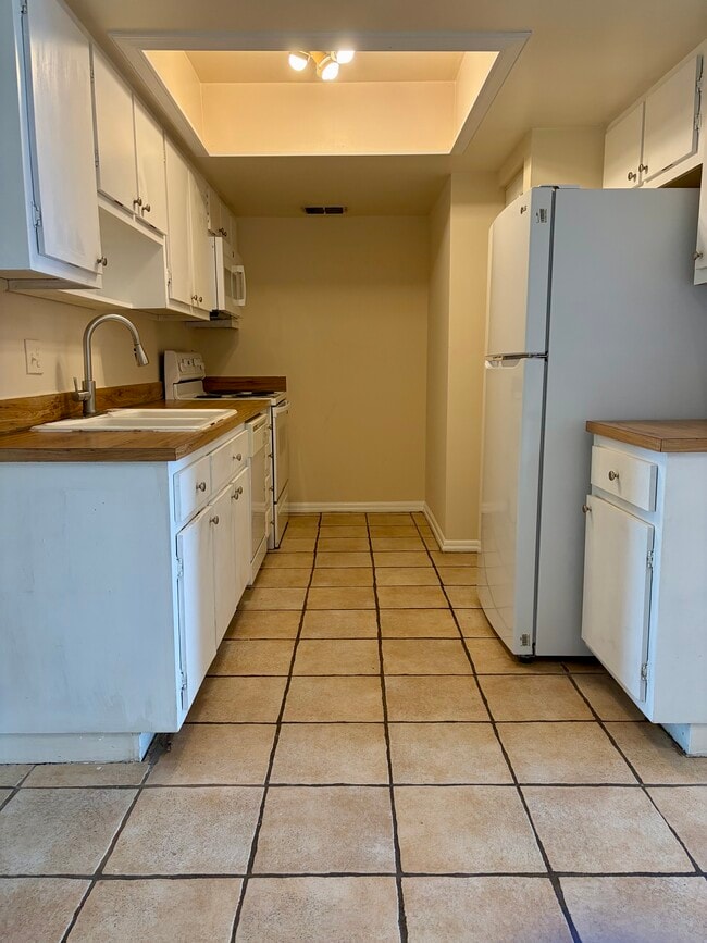 5169 Vineland Rd in Orlando, FL - Building Photo - Building Photo