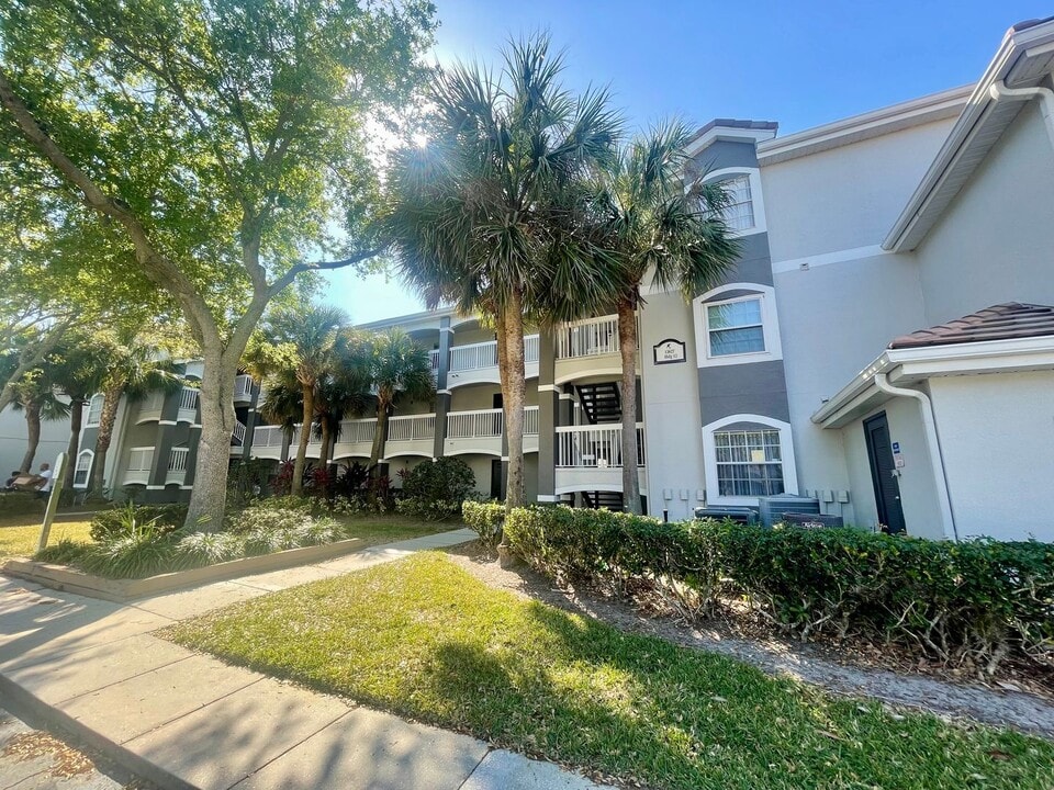 Stylish Orlando Condo in Gated Community – in Orlando, FL - Building Photo
