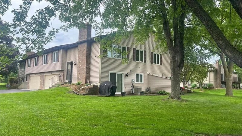 9486 Kingsview Ln N in Maple Grove, MN - Building Photo