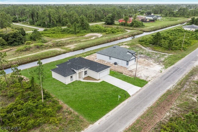 417 Western Ave S in Lehigh Acres, FL - Building Photo - Building Photo