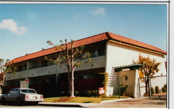 Lowden Arms Apartments in Stanton, CA - Building Photo