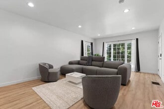 1235 S Tremaine Ave in Los Angeles, CA - Building Photo - Building Photo