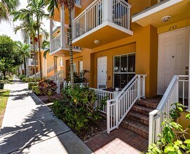 255 Olssen Ave in Fort Lauderdale, FL - Building Photo - Building Photo