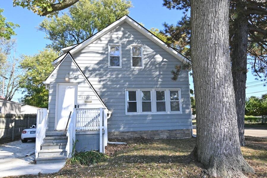23304 Cayuga Ave in Hazel Park, MI - Building Photo