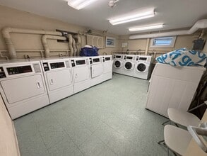 153 Saint Paul St, Unit 86-3 in Brookline, MA - Foto de edificio - Building Photo