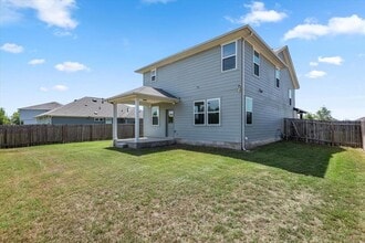 121 Emerald Pass in Kyle, TX - Foto de edificio - Building Photo