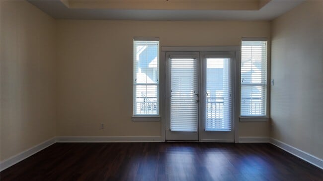 property at 902 W 20th St