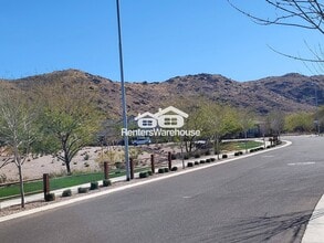 3370 E Constance Wy in Phoenix, AZ - Building Photo - Building Photo