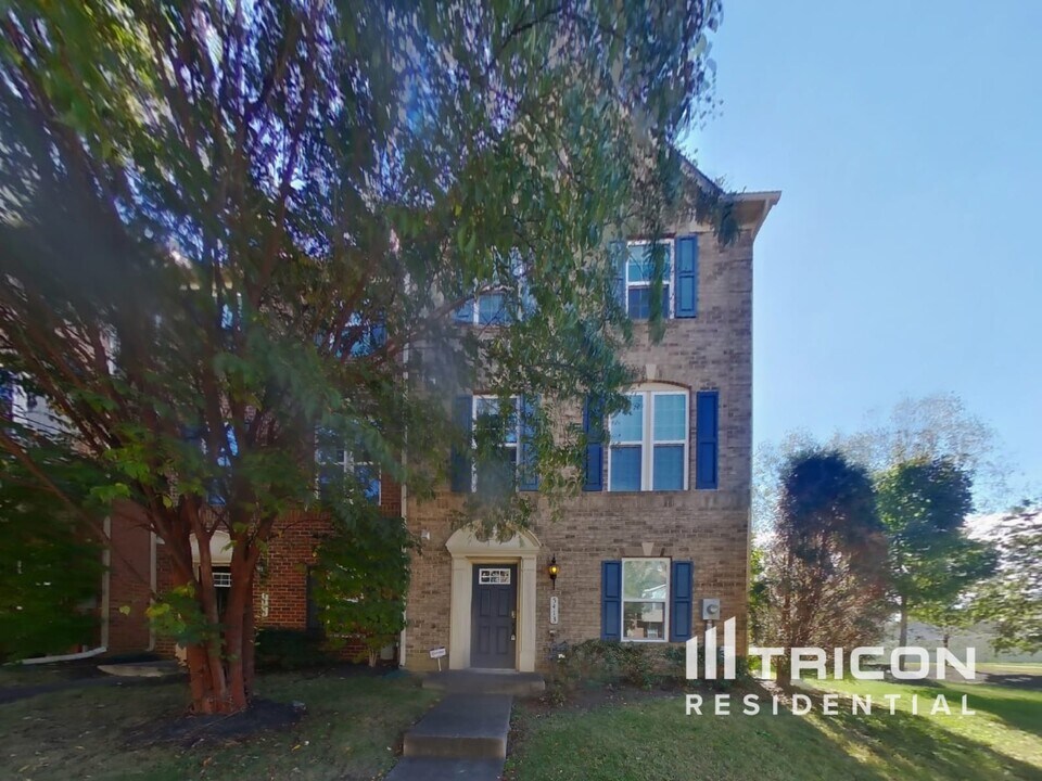 5413 Double Day Ln in Waldorf, MD - Foto de edificio