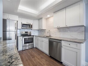 450 Treasure Island Cswy, Unit 303 in Treasure Island, FL - Building Photo - Building Photo