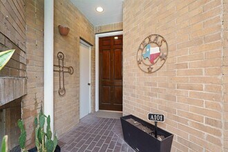 5200 Weslayan St in Houston, TX - Building Photo - Building Photo
