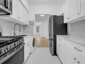 821 Jefferson Ave in Miami Beach, FL - Foto de edificio - Building Photo