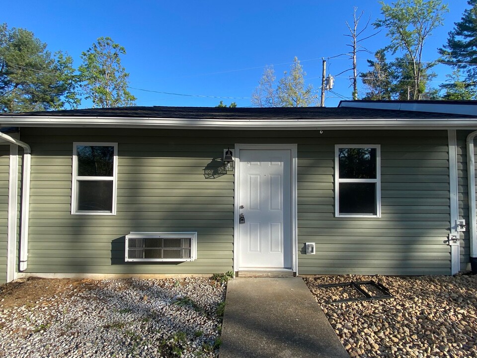 402 Mt Bethel Rd in Greeneville, TN - Foto de edificio