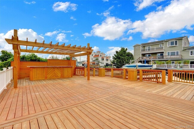 62 Clark St in Long Beach, NY - Building Photo - Building Photo