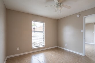 Breckenridge At Cityview in Houston, TX - Building Photo - Interior Photo