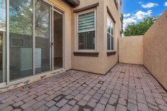 72 Tulip in Irvine, CA - Building Photo - Building Photo