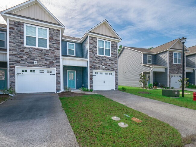 355 S Stingray Ln in Sneads Ferry, NC - Building Photo - Building Photo