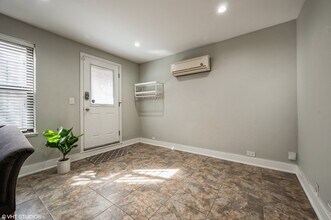 2116 W Lyndale St in Chicago, IL - Building Photo - Building Photo