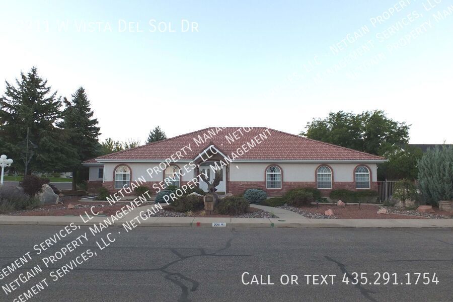 2211 W Vista Del Sol Dr in Cedar City, UT - Building Photo