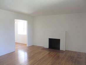 3244 Selby Ave in Los Angeles, CA - Foto de edificio - Building Photo