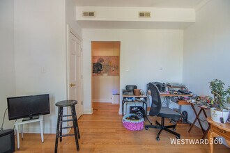 3025 W Diversey Ave in Chicago, IL - Building Photo - Building Photo