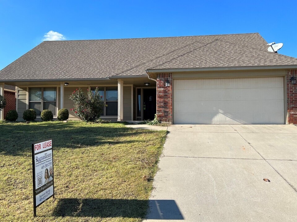 20677 Frontier Pl in Harrah, OK - Building Photo