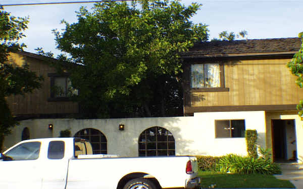 8131-8141 5th St in Downey, CA - Foto de edificio