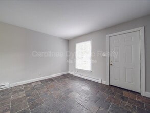 325 S Gardner Ave in Charlotte, NC - Building Photo - Building Photo