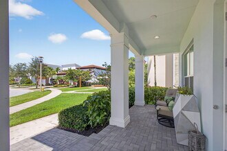 1026 Faulkner Ter in Palm Beach Gardens, FL - Foto de edificio - Building Photo
