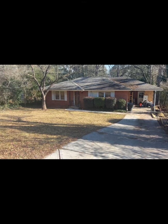 property at 1211 Robinwood Rd