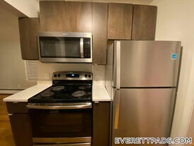 55 Forest Ave, Unit 2R in Everett, MA - Building Photo