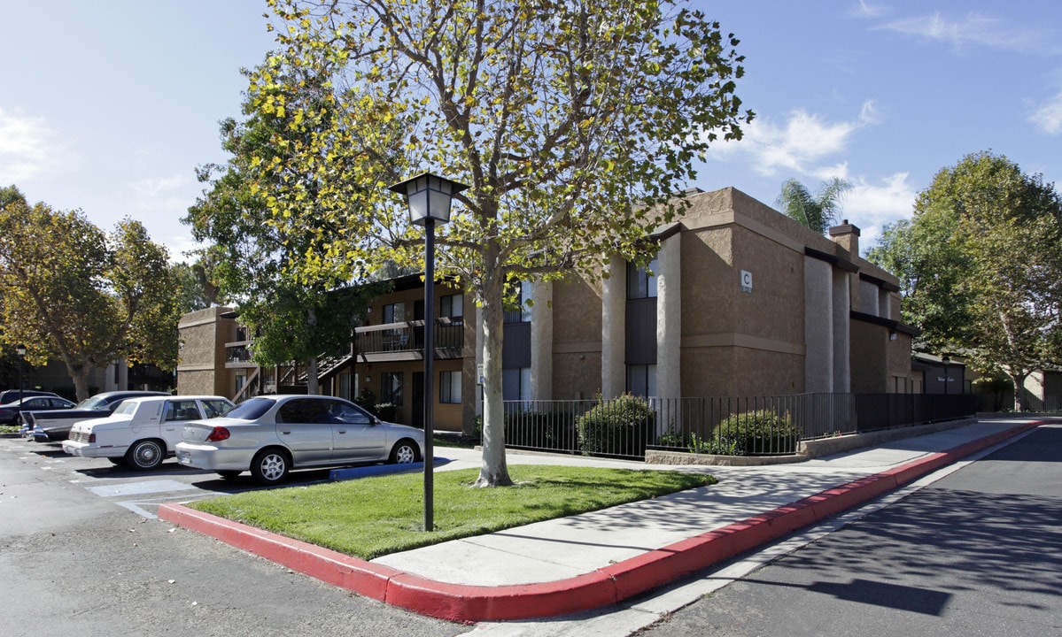 Heritage Park Montclair Senior Apartments in Montclair, CA - Foto de edificio