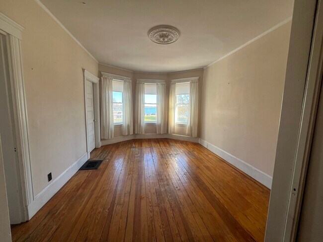 53 Farragut Rd, Unit Apartment 2 in Boston, MA - Building Photo - Building Photo