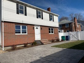 683 Boylston St in Newton, MA - Building Photo