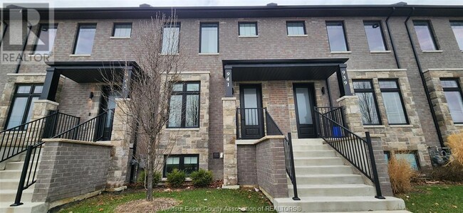 953 Walker Rd