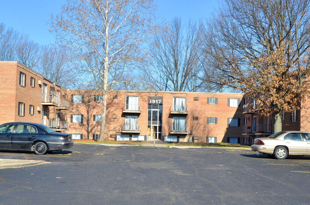 Wyoming Crossing in Cincinnati, OH - Building Photo