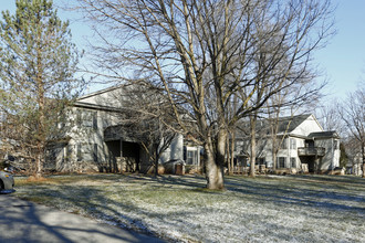 Cross Creek Apartments in Temperance, MI - Foto de edificio - Building Photo