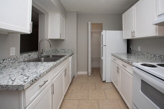 Renaissance at Strawberry Creek Apartments in Jacksonville, FL - Foto de edificio - Interior Photo