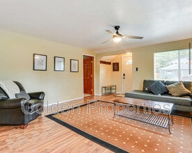 1720 E Lakeside Ave in Coeur d'Alene, ID - Building Photo - Building Photo